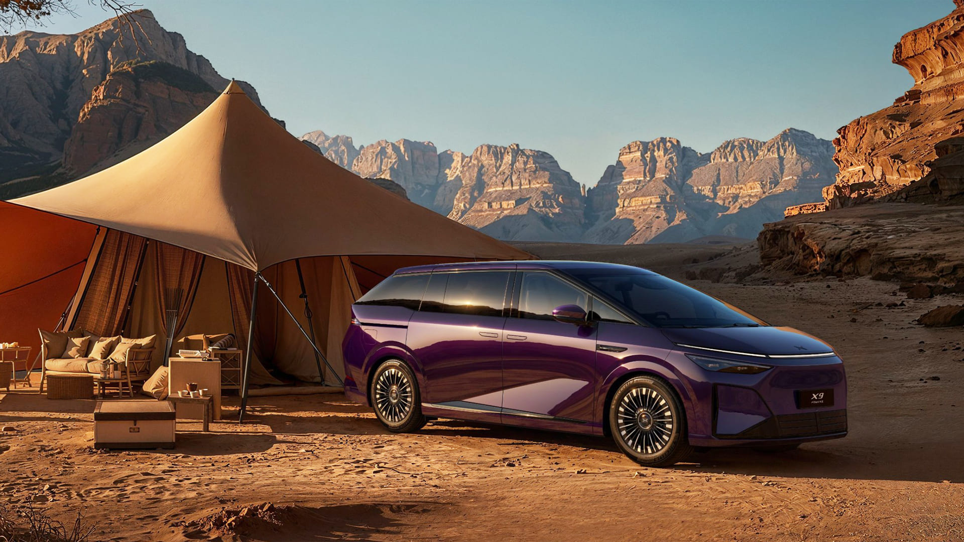 Електромобілі X-Peng X9 PHEV з Китаю